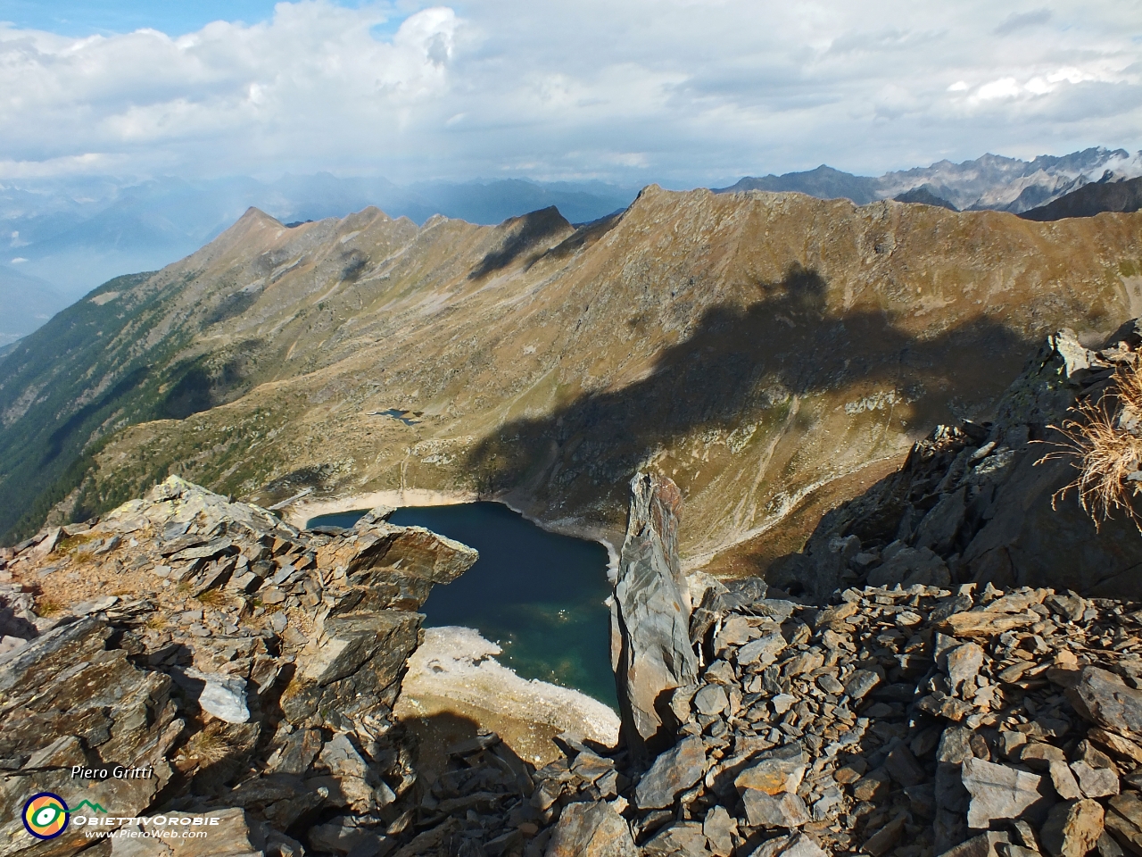 57 Vista a picco sul Lago di Publino.JPG